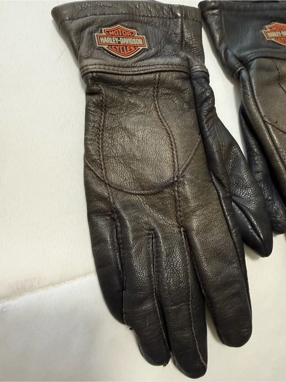 Vintage Harley-Davidson Black Leather Riding Gloves with Branded Patch. Lined. S